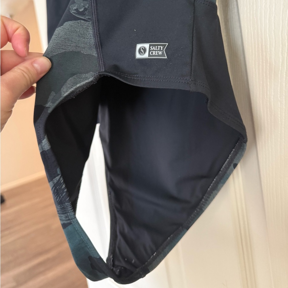 Refuge One Piece Rashguard - Picture 6 of 9